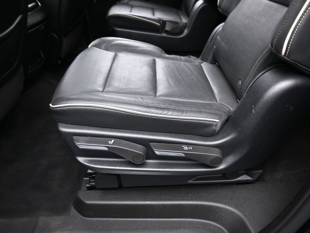 Used 2023 Cadillac Escalade ESV Premium Luxury image 39