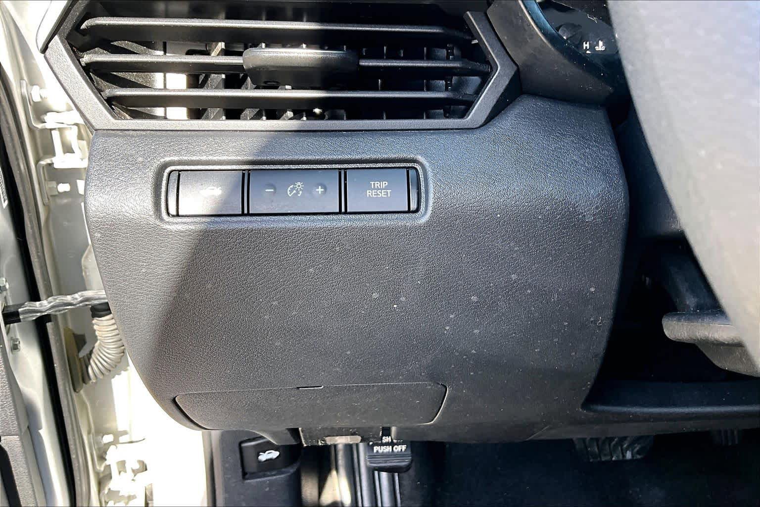 Used 2022 Nissan Pathfinder SV w/ Cargo Package image 32