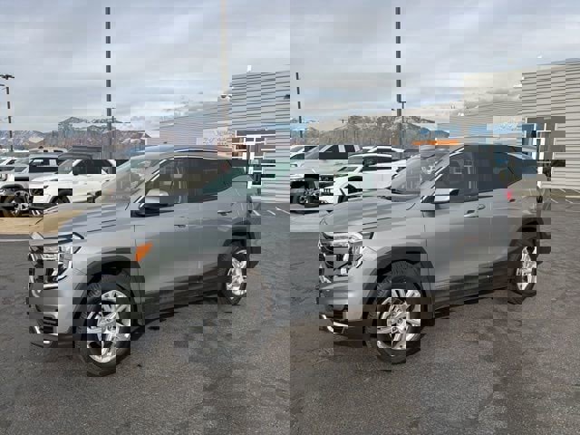 Used 2024 GMC Terrain SLE image 8