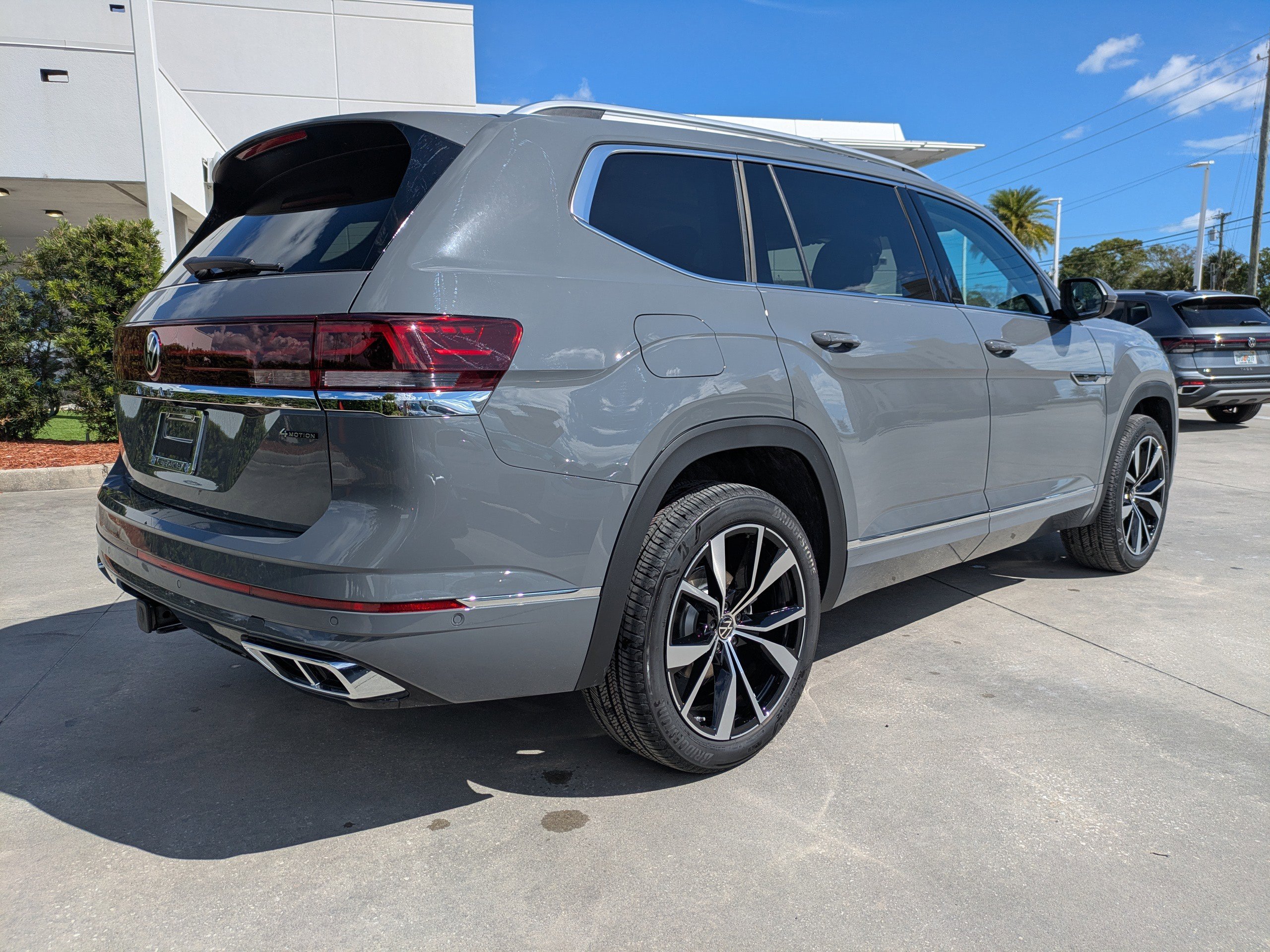 New 2026 Volkswagen Atlas SEL Premium R-Line image 4