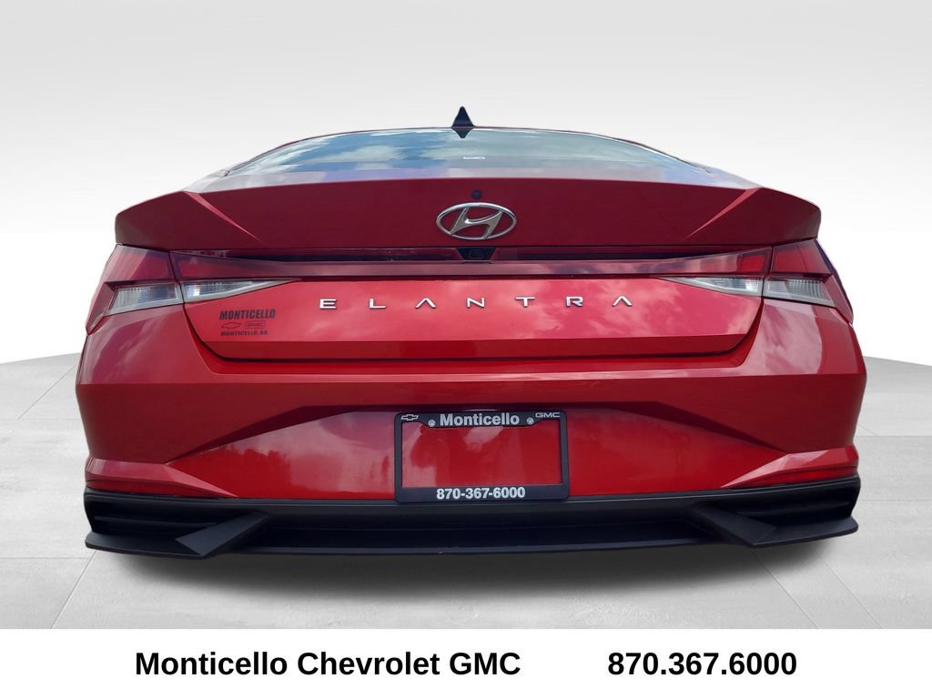 Used 2022 Hyundai Elantra SEL w/ Preferred Accessory Package FWD image 7