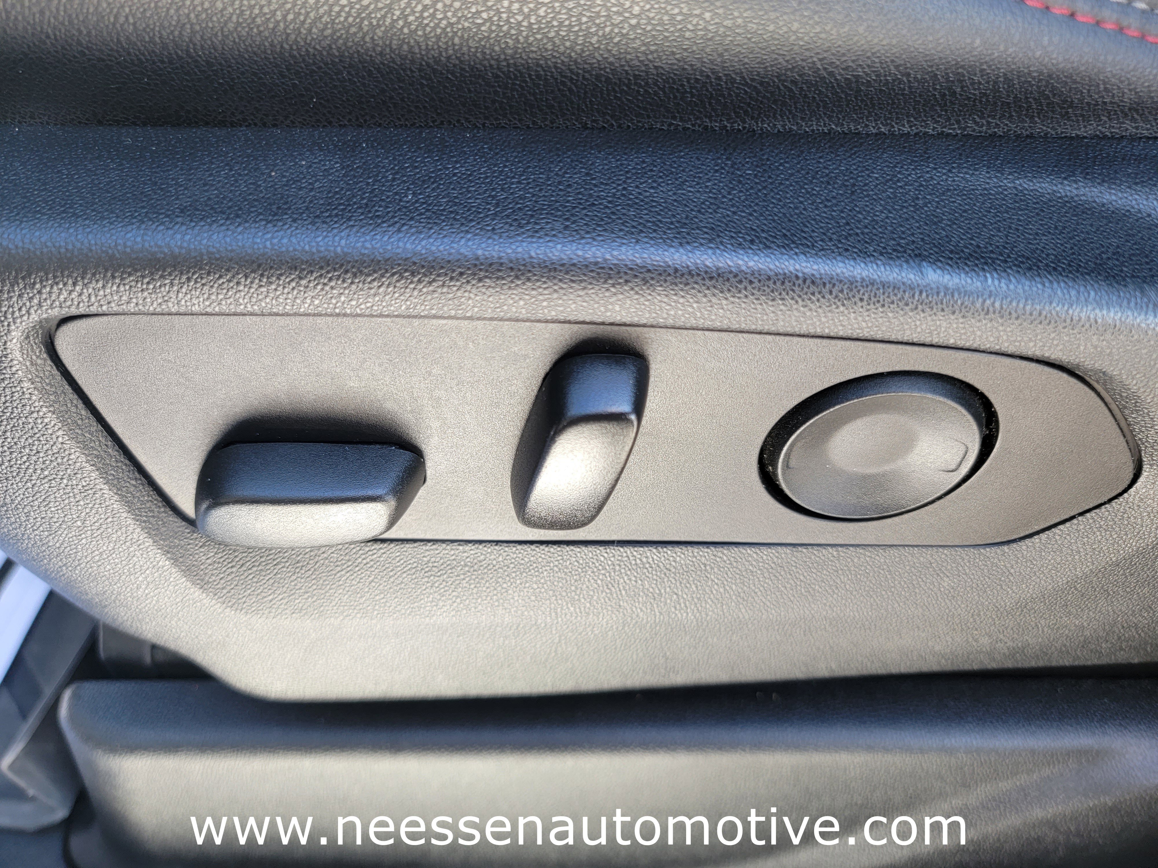 Used 2023 Chevrolet Suburban RST w/ Luxury Package image 16