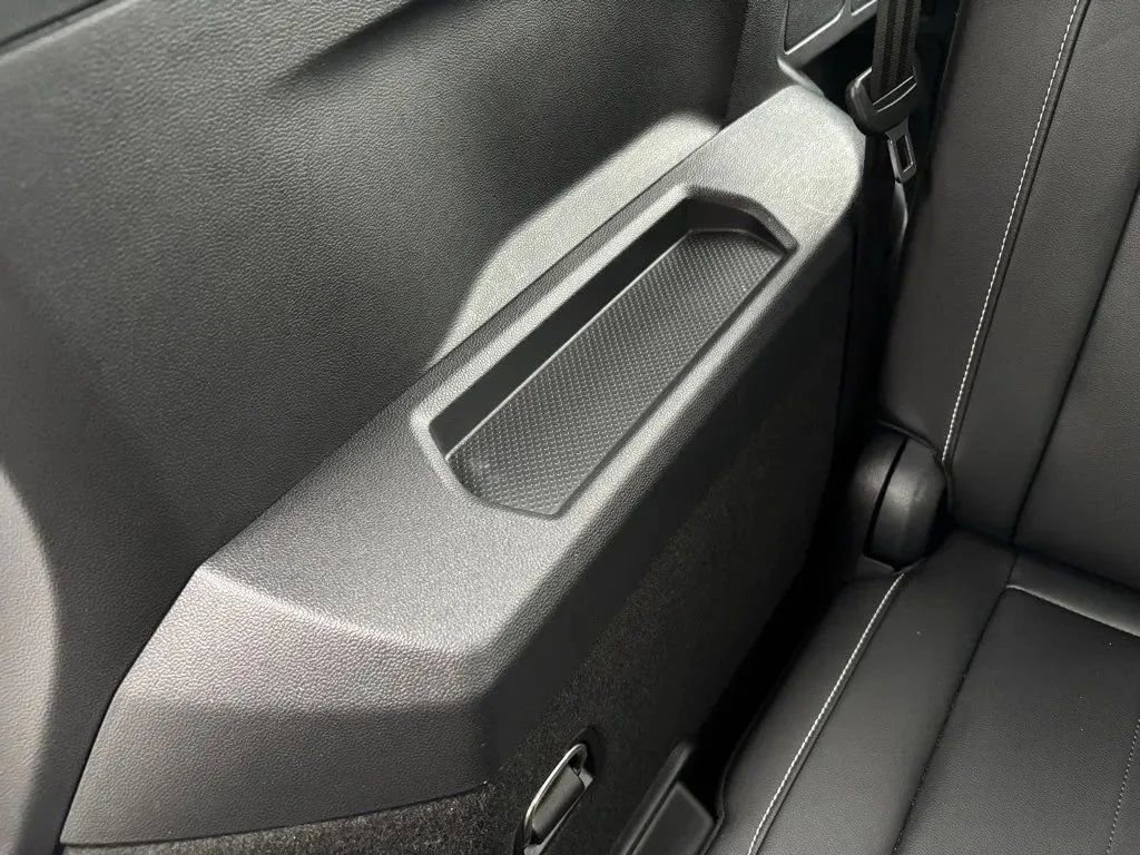 Used 2024 Volkswagen Tiguan SE R-Line image 33