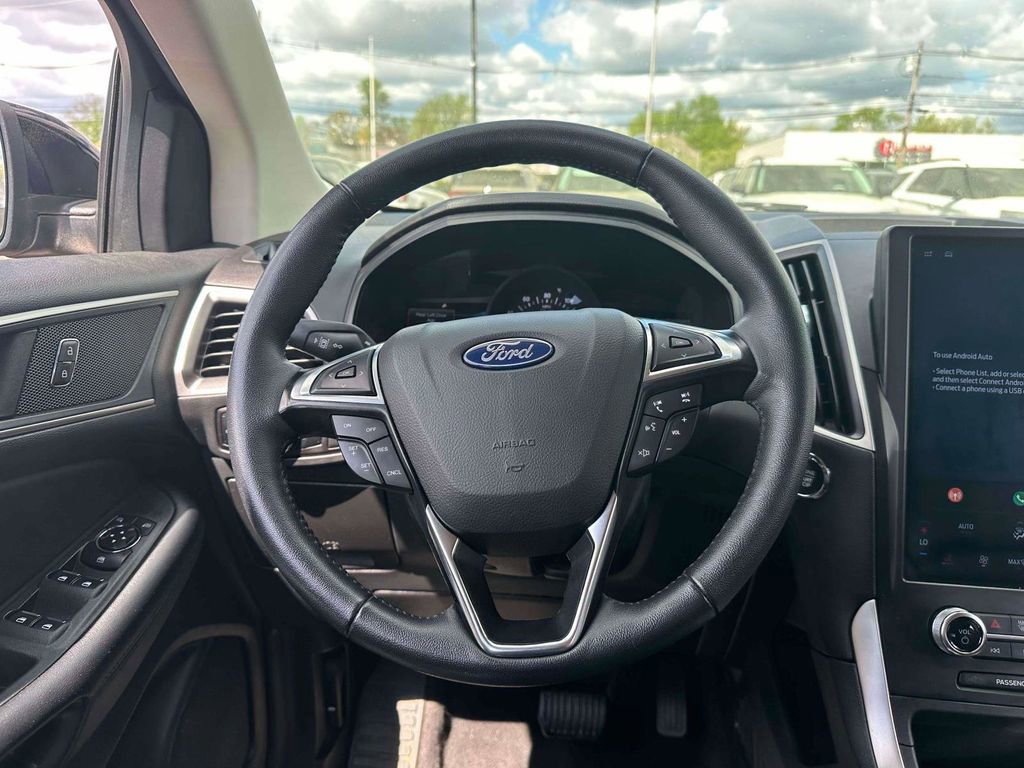 Used 2024 Ford Edge SEL image 13