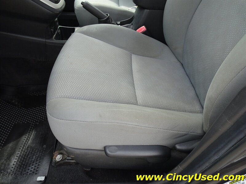 Used 2010 Toyota Matrix S FWD image 29