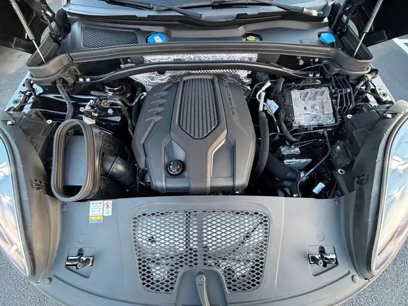 Used 2023 Porsche Macan AWD/4WD image 13