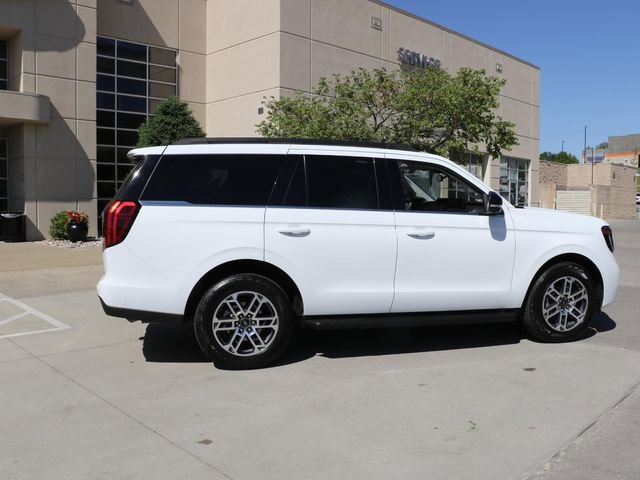 Used 2025 Ford Expedition Active AWD/4WD image 6