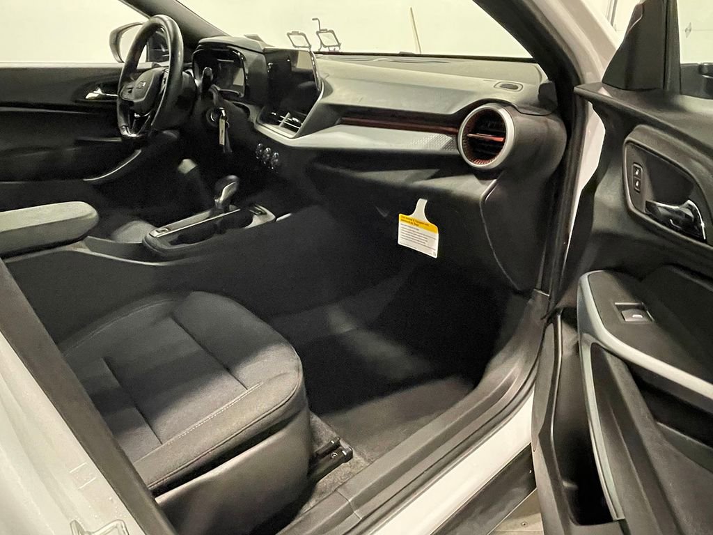 Used 2024 Chevrolet Trax RS w/ Driver Confidence Package image 22