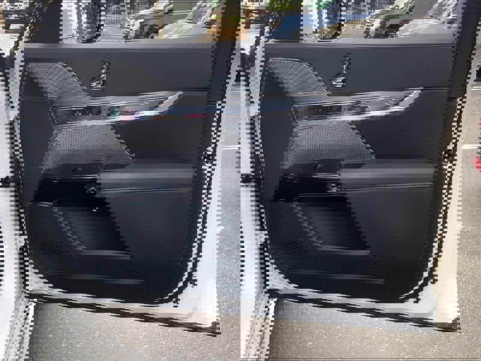 Certified 2024 BMW i7 xDrive60 image 25