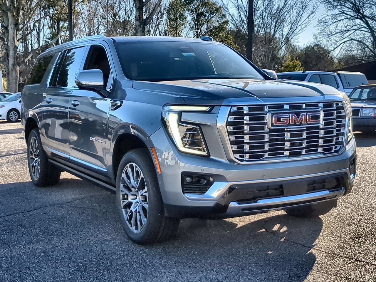 Used 2026 GMC Yukon XL Denali w/ Sun & Power Step Package AWD/4WD image 2