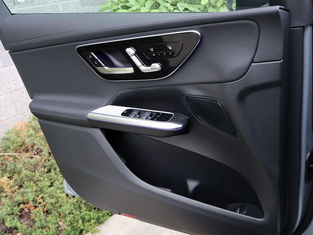 Certified 2025 Mercedes-Benz GLC 300 4MATIC image 38