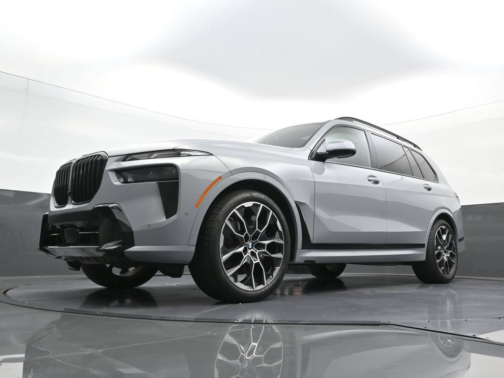 Used 2026 BMW X7 xDrive40i w/ M Sport Package AWD/4WD image 25