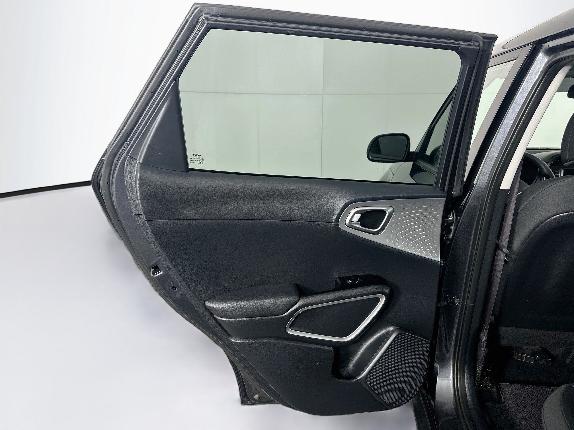 Used 2025 Kia Soul LX w/ LX Technology Package FWD image 25