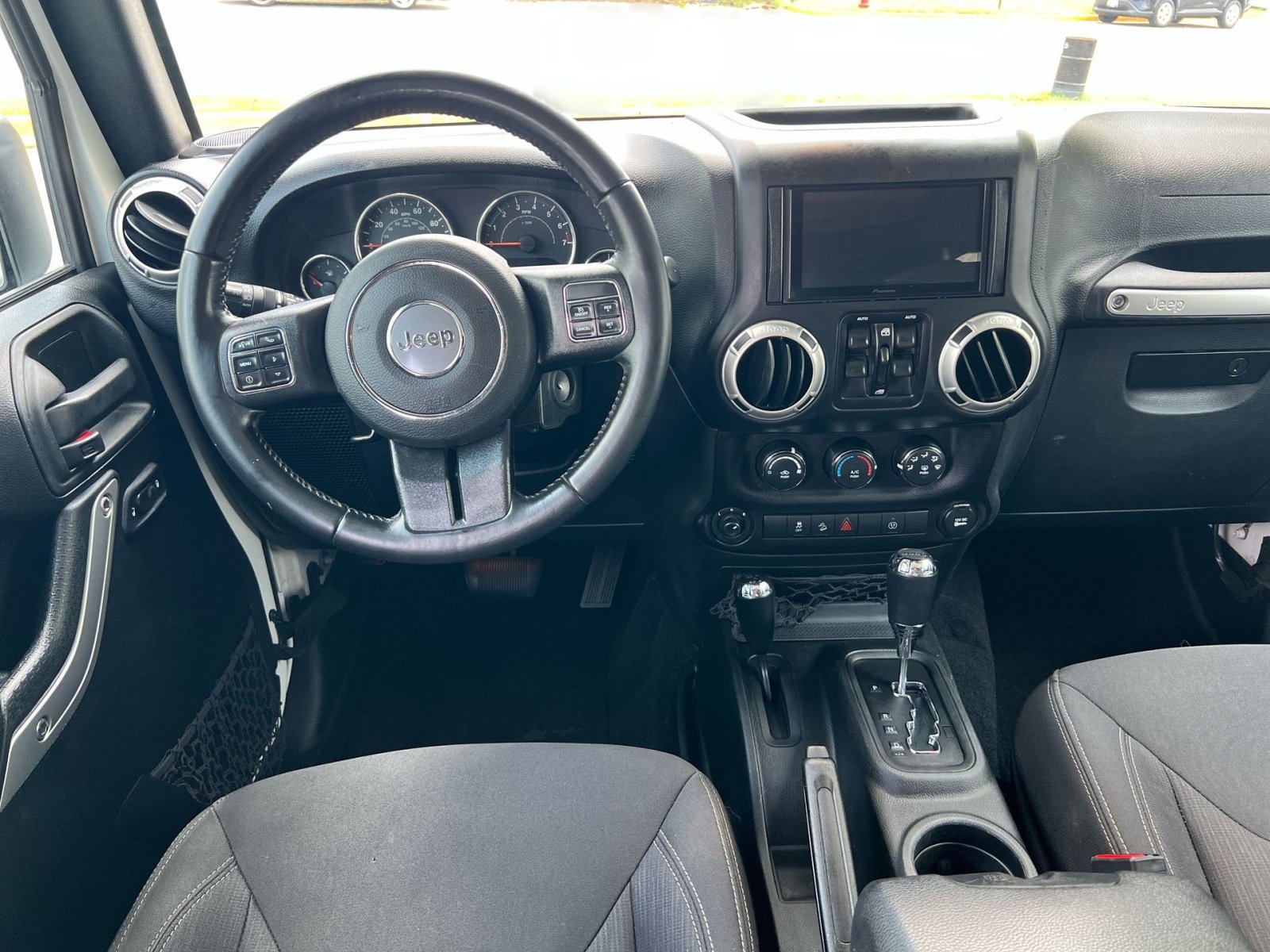 Used 2017 Jeep Wrangler Unlimited Sahara w/ Connectivity Group AWD/4WD image 20