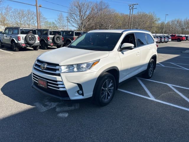 Used 2019 Toyota Highlander XLE image 3