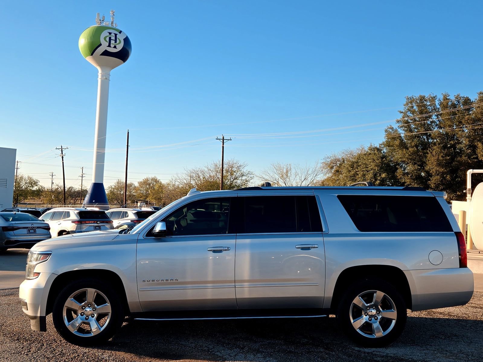 Used 2020 Chevrolet Suburban Premier image 6