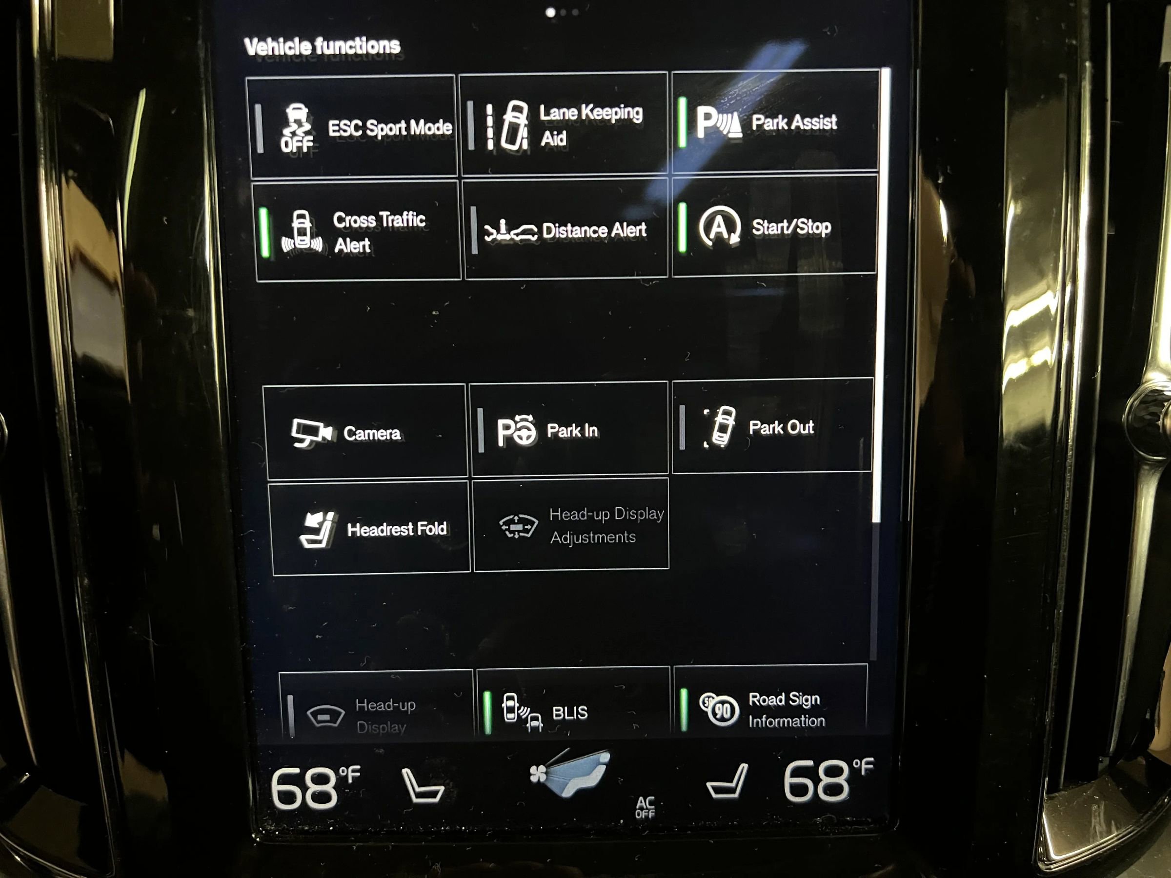 Used 2018 Volvo XC60 T6 Momentum w/ Convenience Package image 24