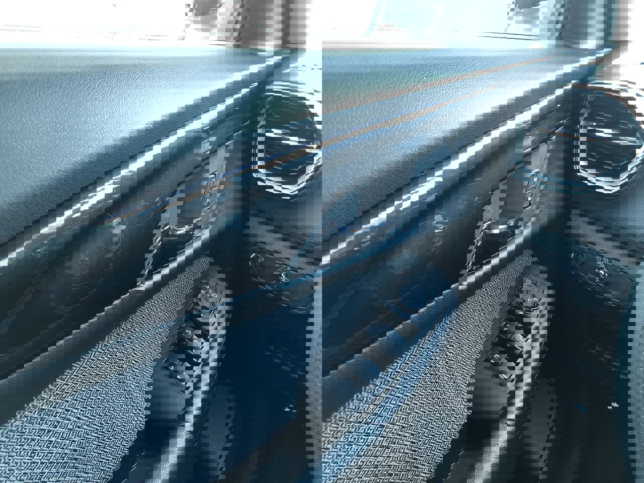 Used 2025 Chevrolet TrailBlazer LS image 19