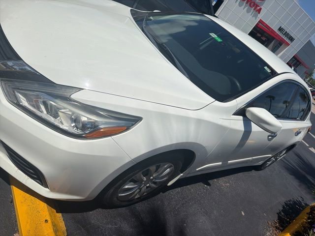 Used 2017 Nissan Altima 2.5 S w/ Power Driver Seat Package image 2