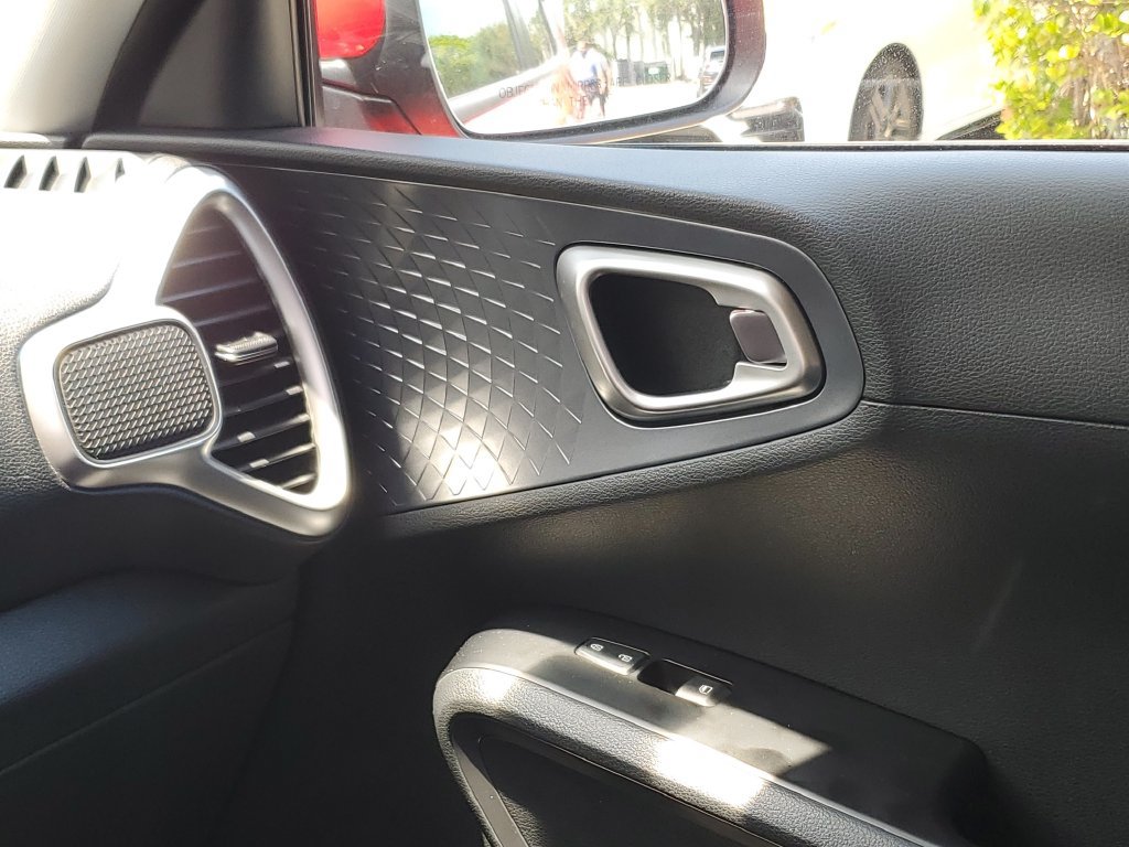 Used 2020 Kia Soul S FWD image 28