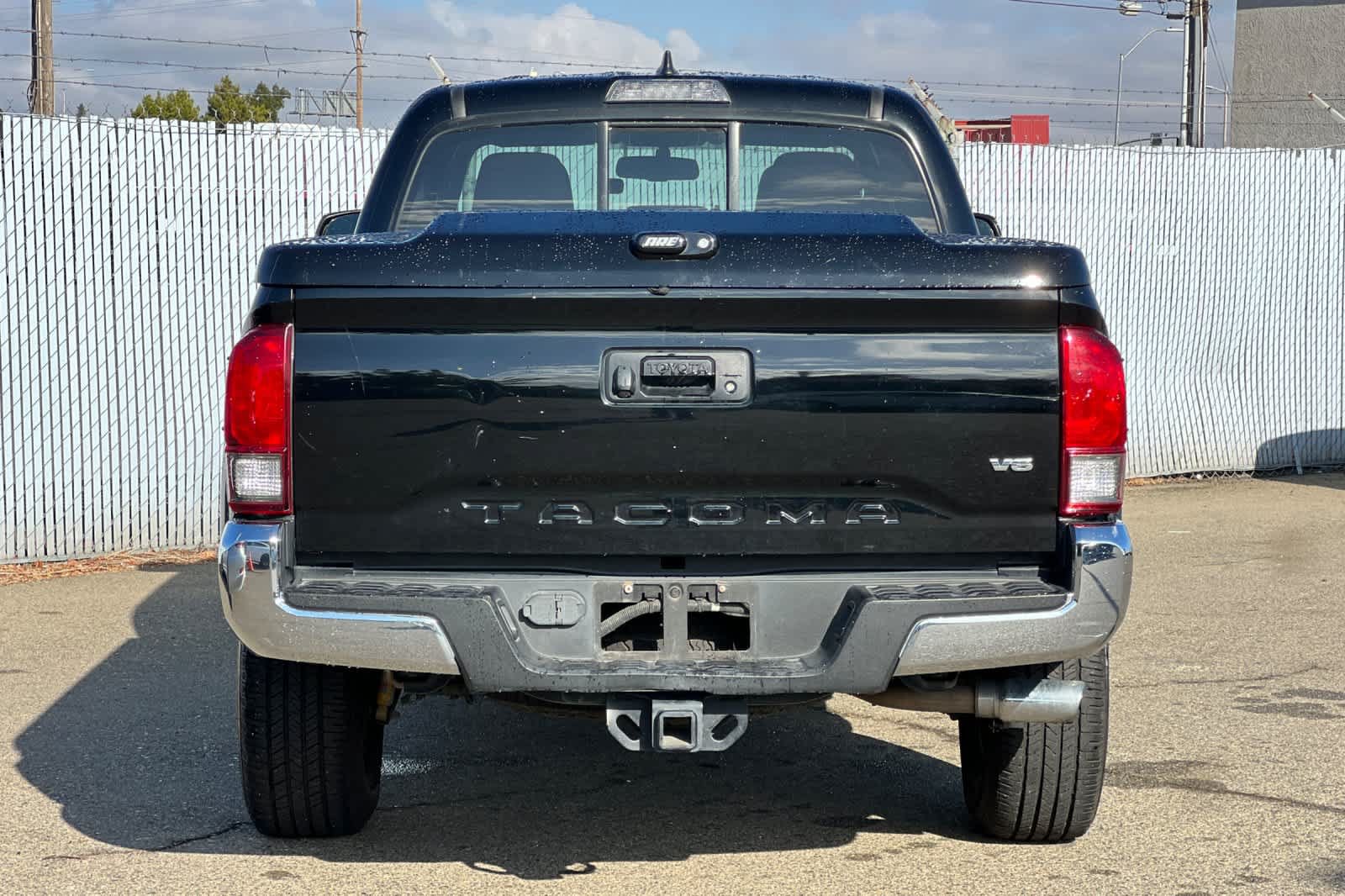 Used 2016 Toyota Tacoma TRD Off-Road w/ Towing Package AWD/4WD image 4
