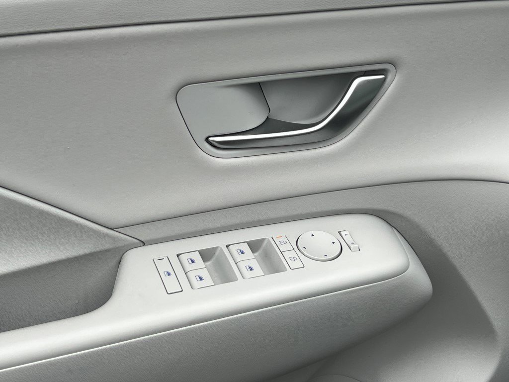 Used 2025 Hyundai Kona Limited image 19