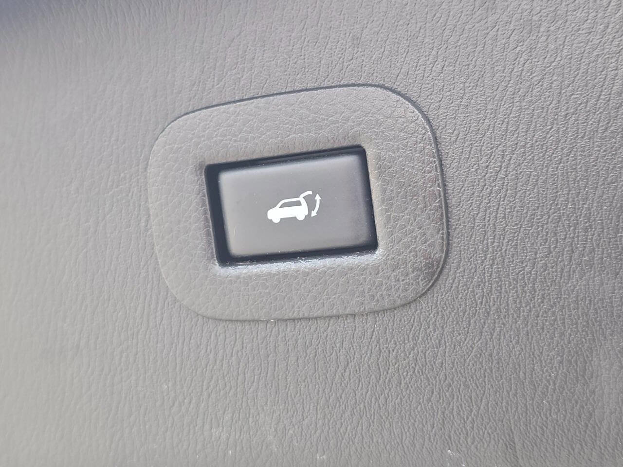 Used 2017 INFINITI QX80 4WD w/ Driver Assistance Package image 32