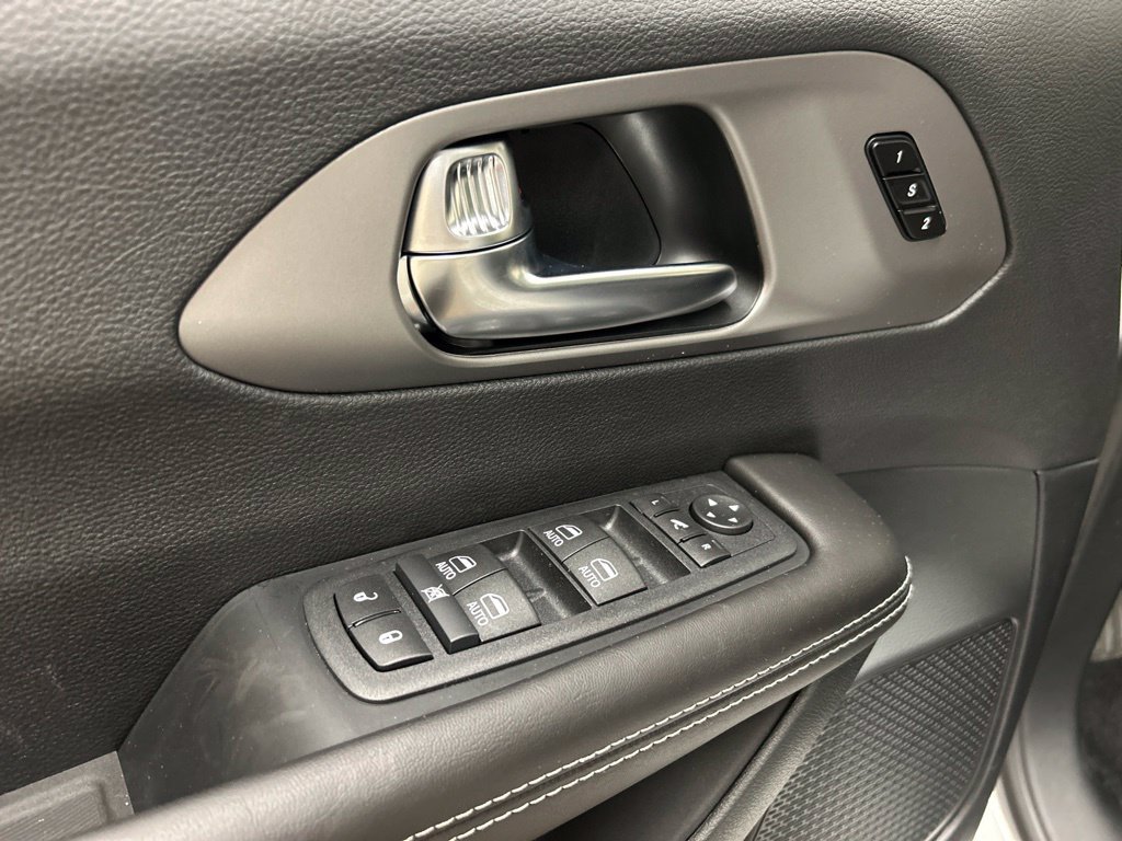 New 2027 Chrysler Pacifica Limited FWD image 28