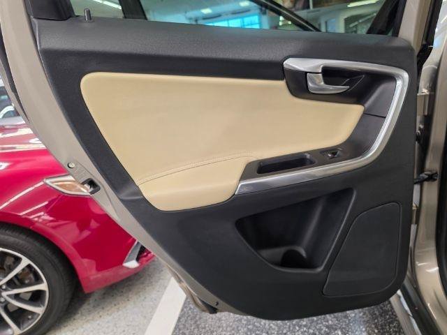 Used 2016 Volvo XC60 T5 Premier w/ Climate Package AWD/4WD image 30