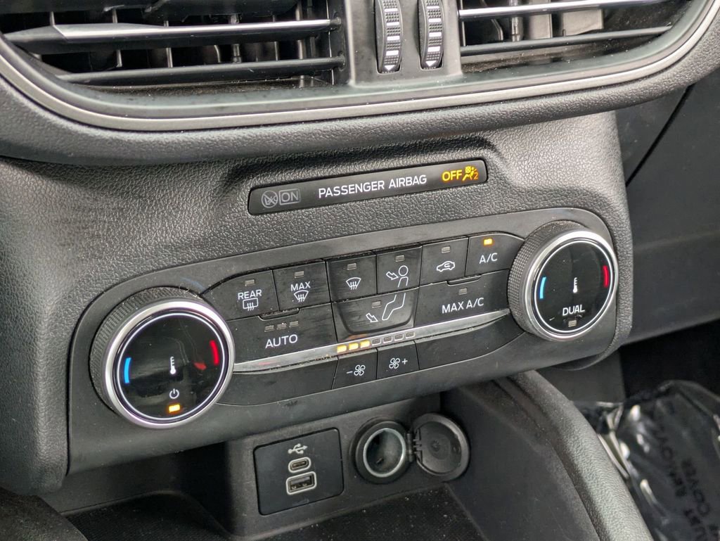 Used 2025 Ford Escape Active AWD/4WD image 17