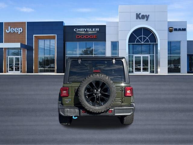 Used 2022 Jeep Wrangler Unlimited Sahara w/ Cold Weather Group AWD/4WD image 4