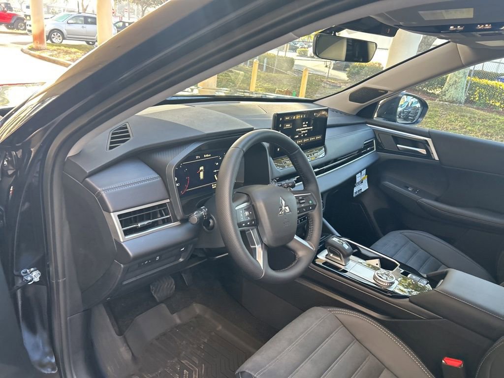 New 2026 Mitsubishi Outlander SE image 6