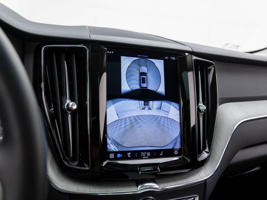 Used 2025 Volvo XC60 B5 Plus image 27