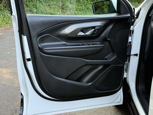 Certified 2023 GMC Terrain SLE w/ LPO, Floor Liner Package AWD/4WD image 9