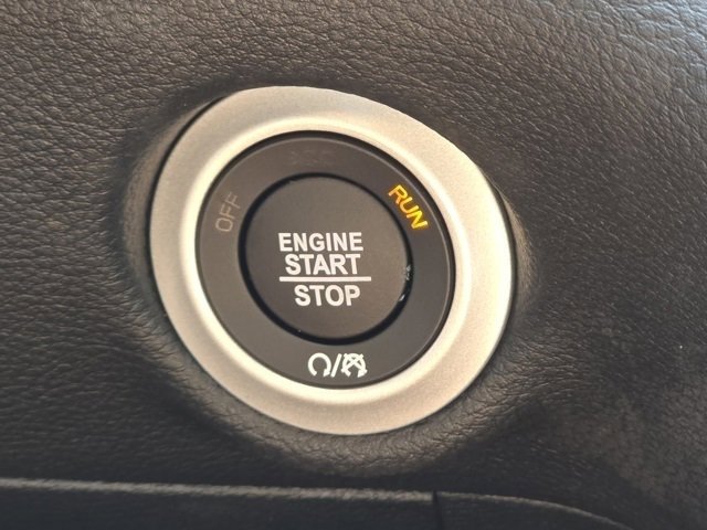 New 2025 Chrysler Pacifica Select w/ Fav Edition Package image 14