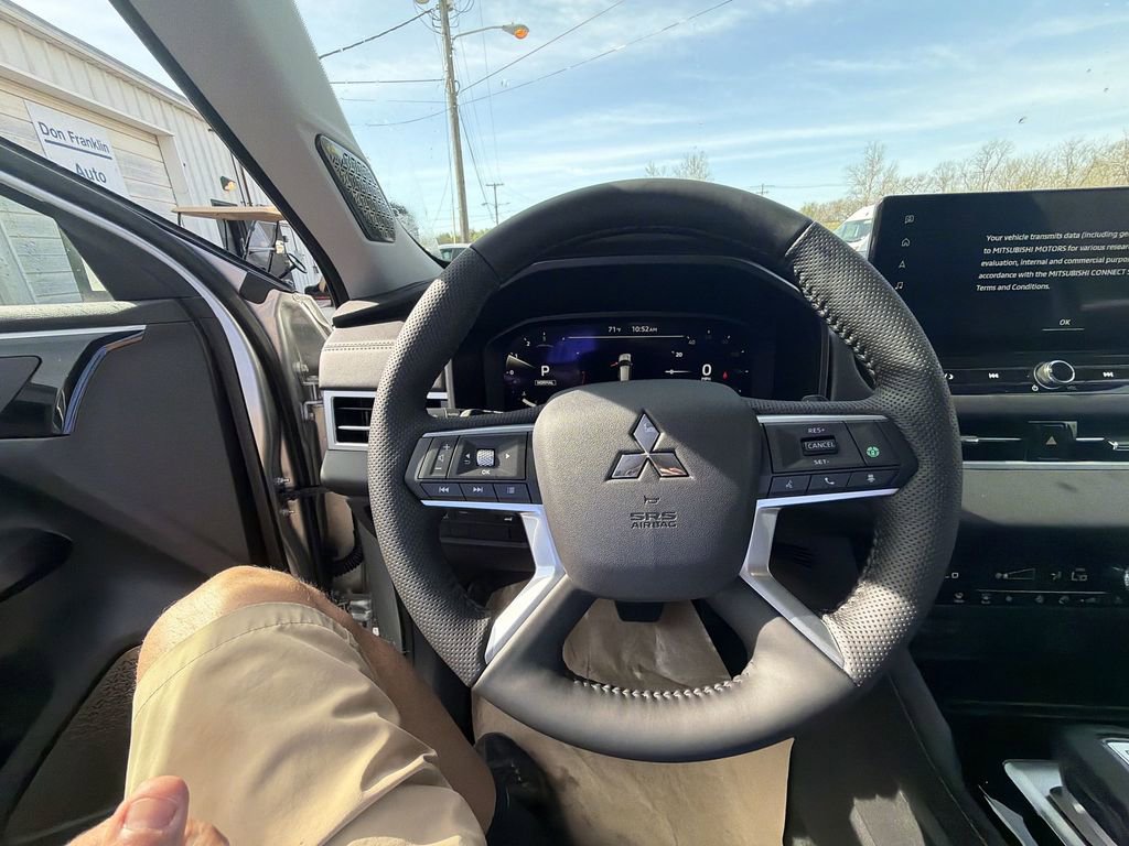 New 2026 Mitsubishi Outlander SE image 14