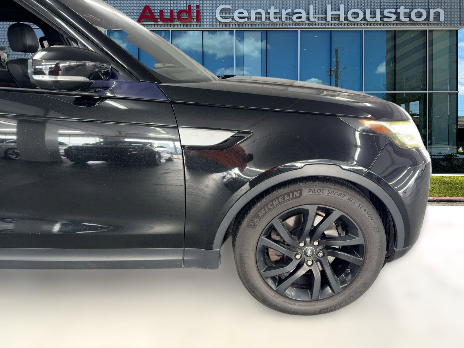 Used 2017 Land Rover Discovery HSE image 12