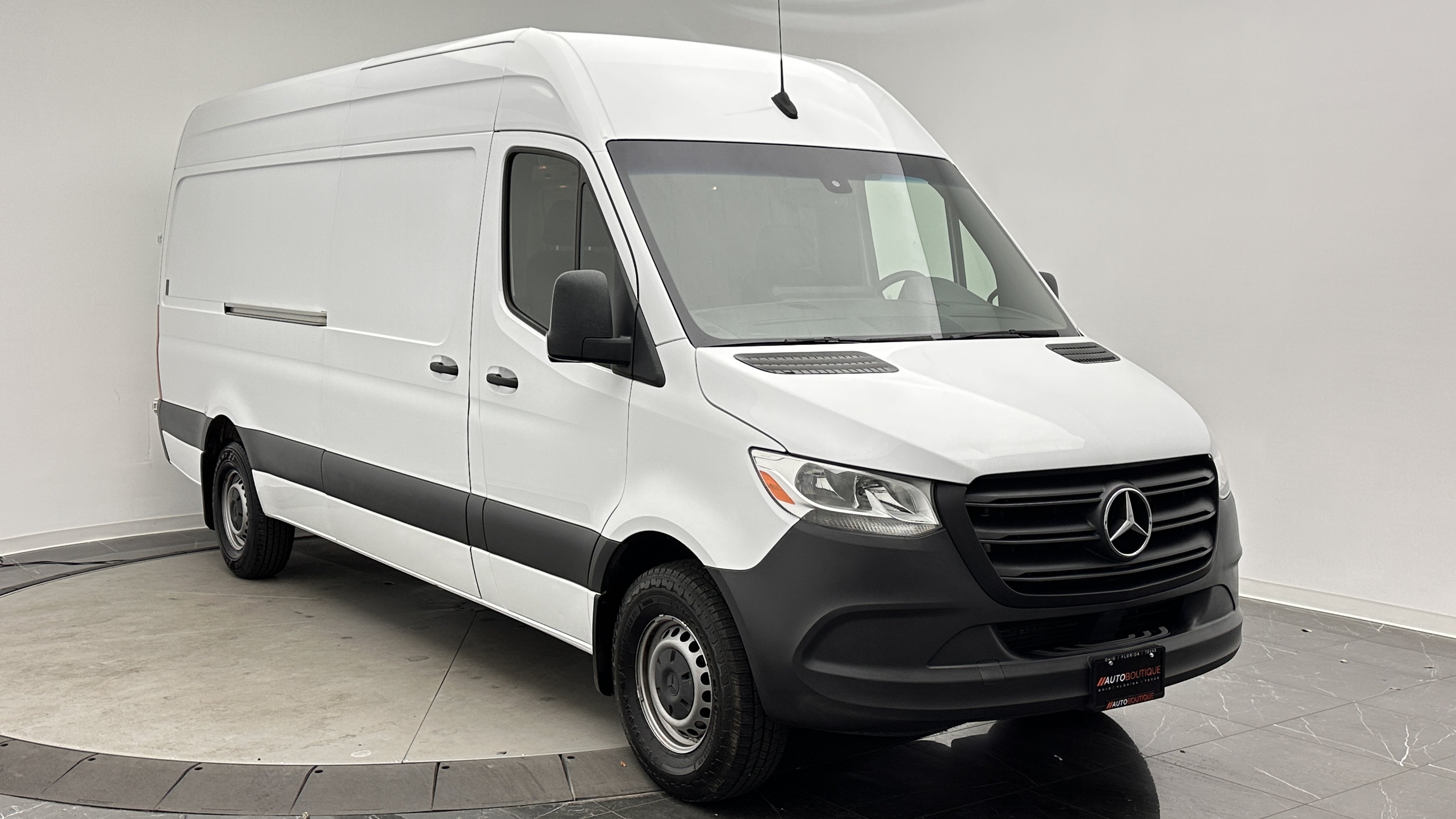 Used 2023 Mercedes-Benz Sprinter 2500 image 3