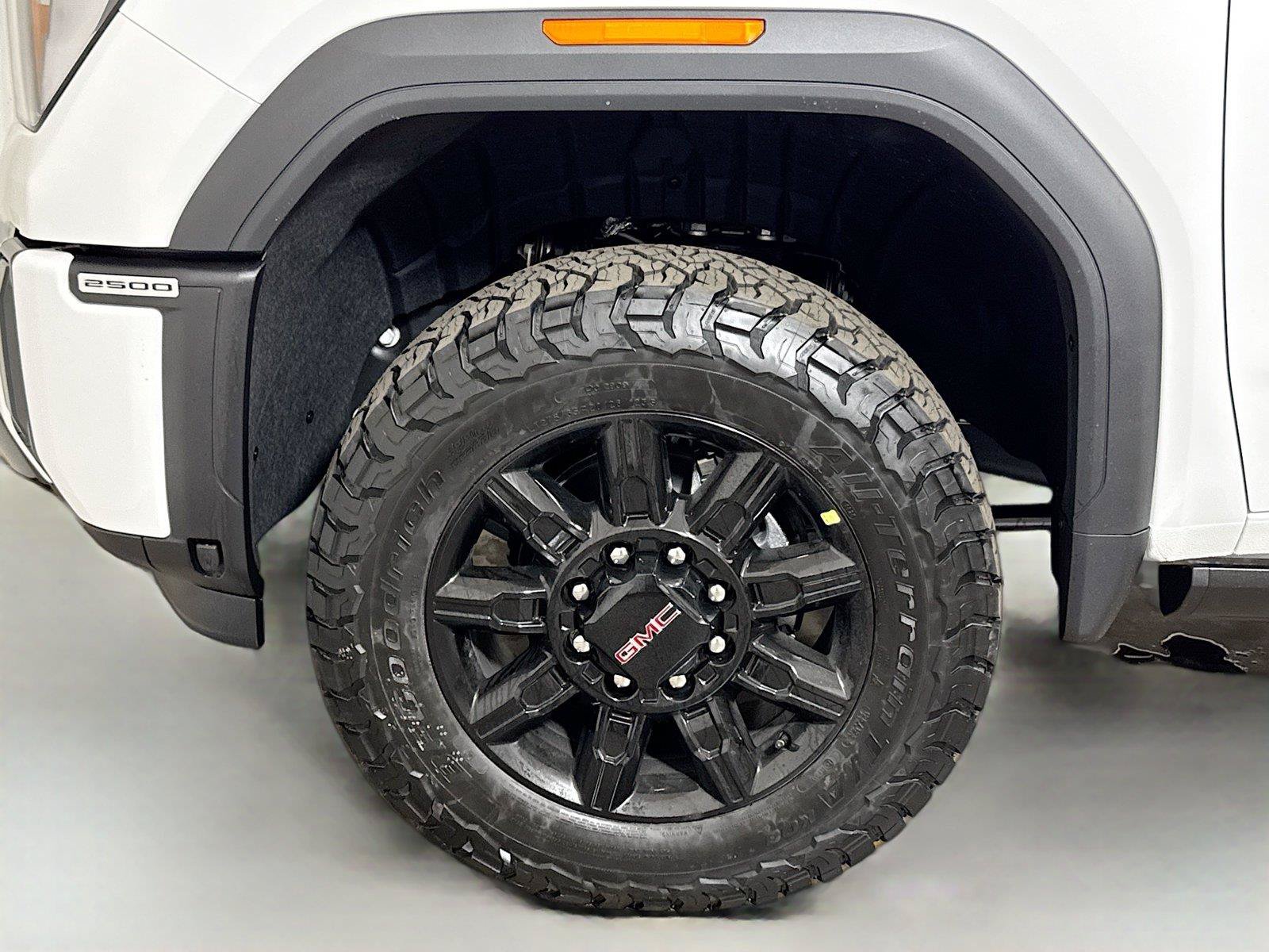 New 2026 GMC Sierra 2500 AT4 w/ AT4 Premium Plus Package AWD/4WD image 19