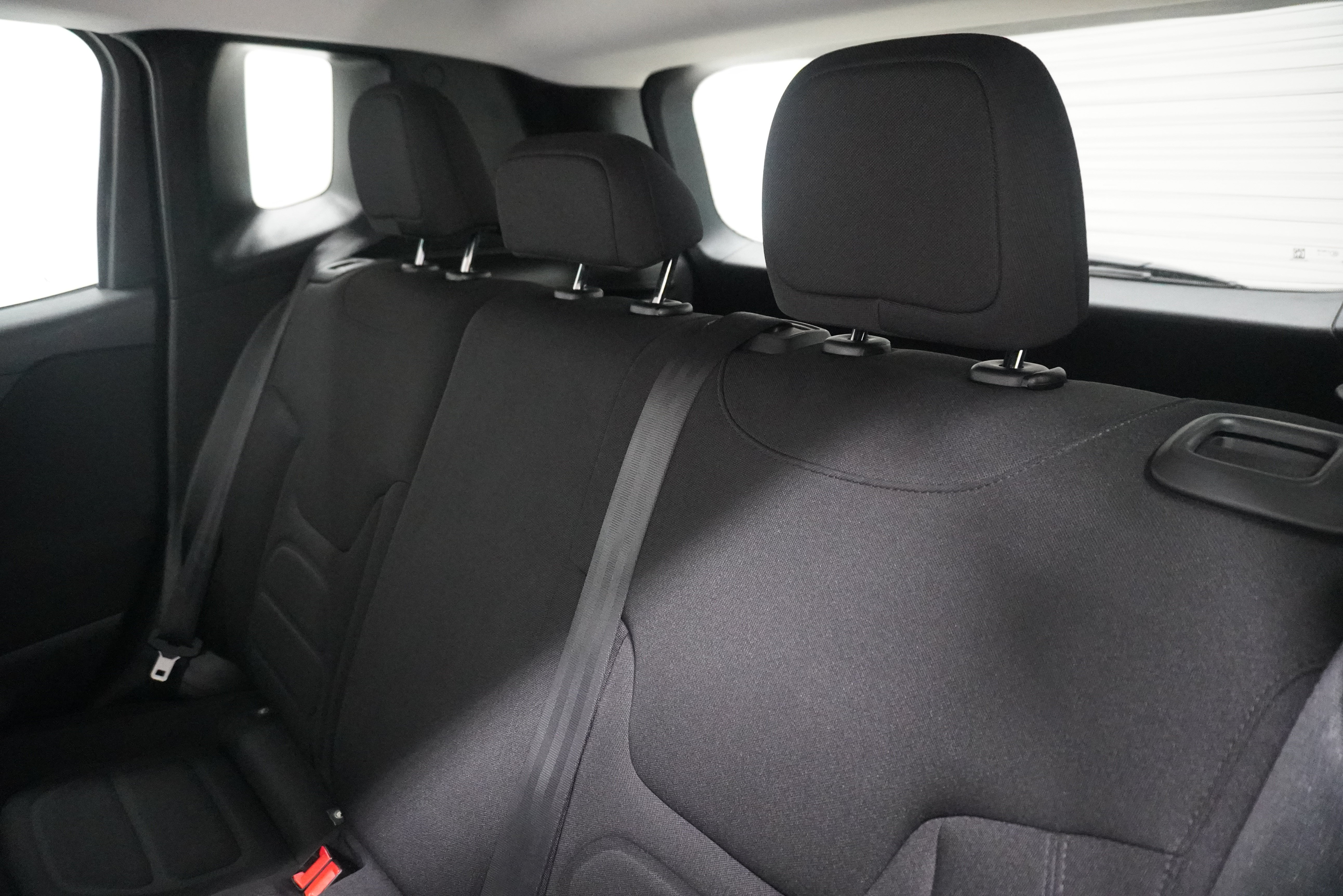 Used 2020 Jeep Renegade Latitude FWD image 11