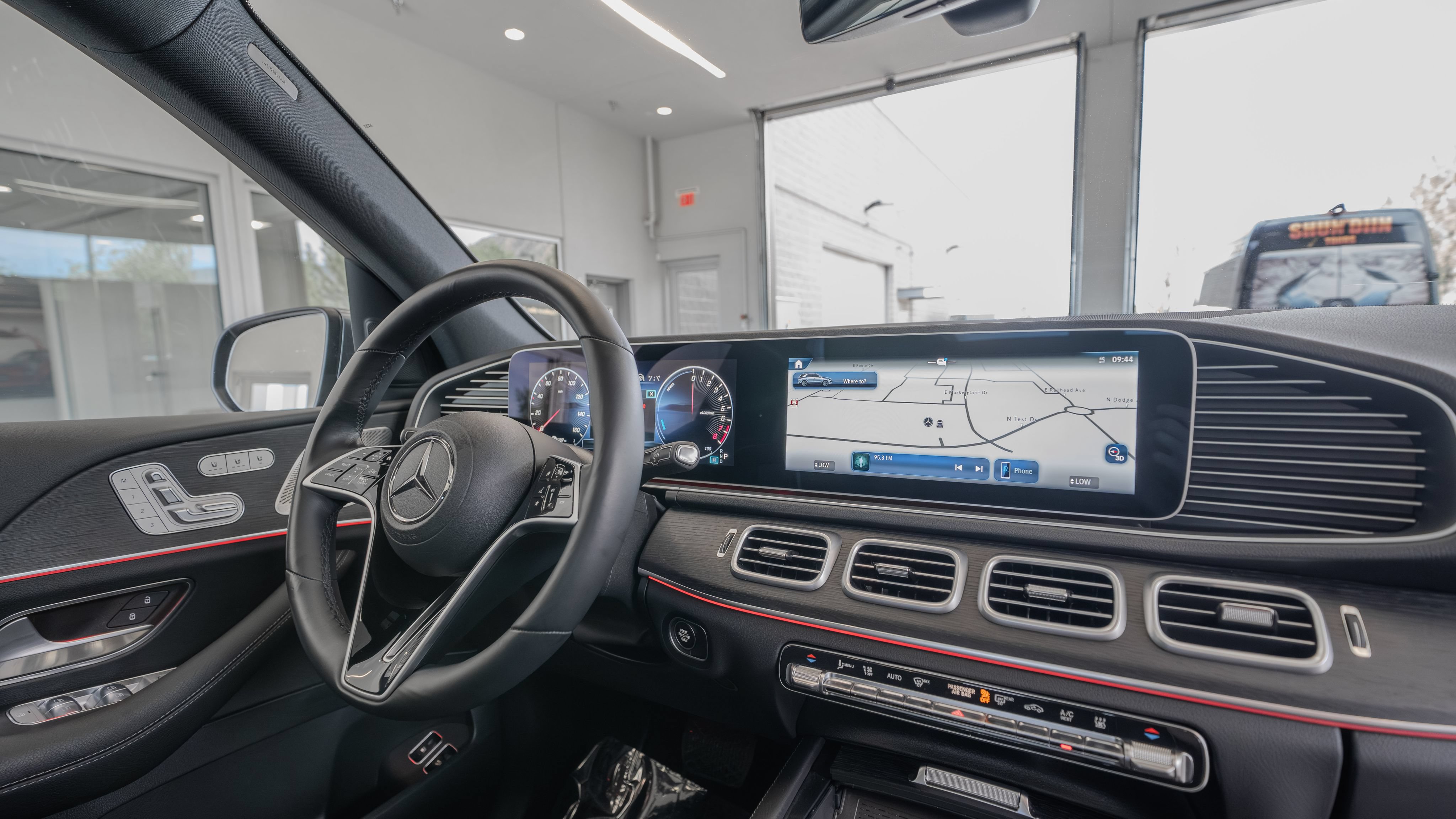 Certified 2025 Mercedes-Benz GLE 450e 4MATIC image 19