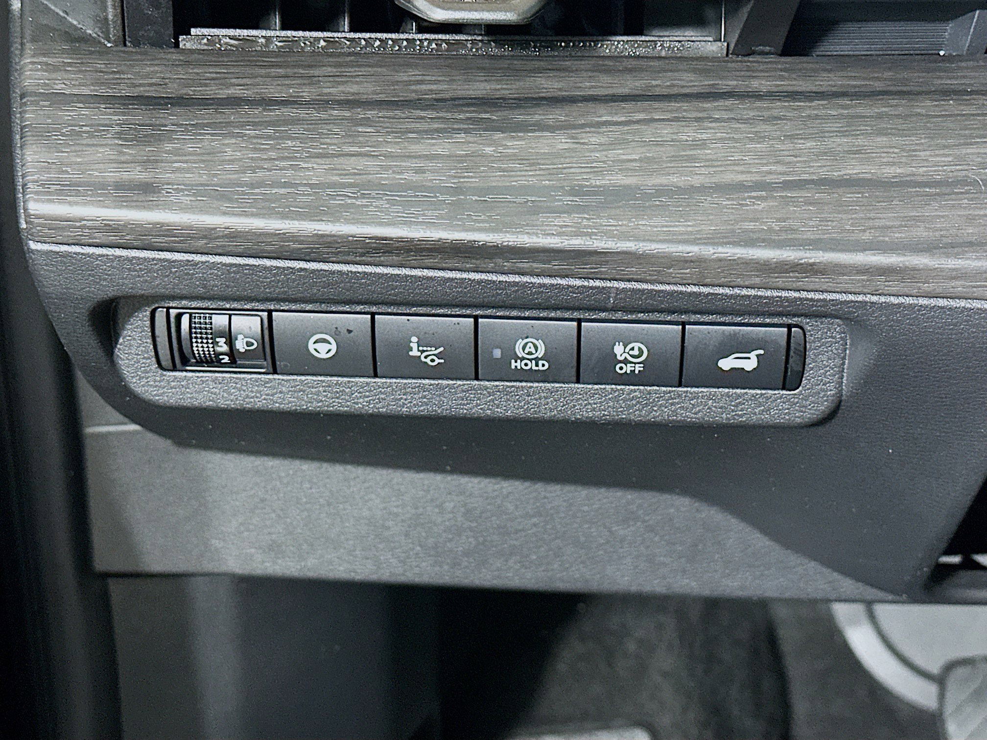 Used 2024 Nissan Ariya AWD image 17