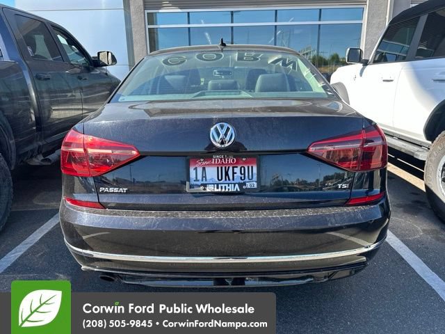 Used 2018 Volkswagen Passat 2.0T R-Line FWD image 5