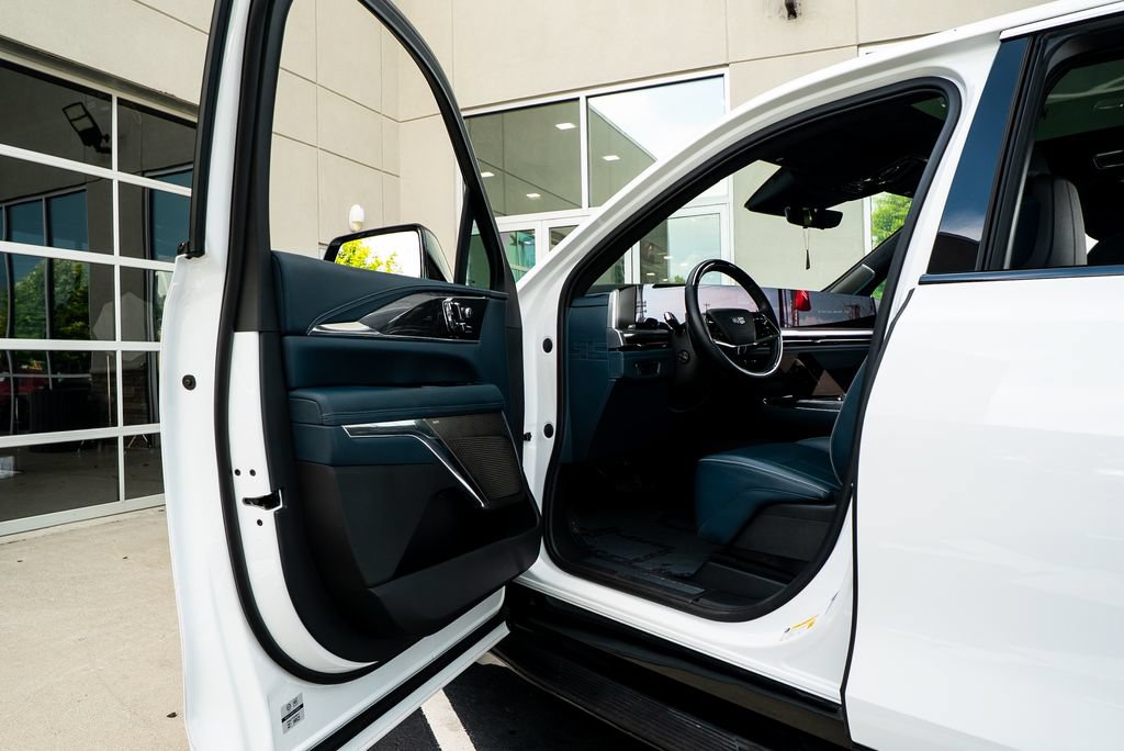 Used 2025 Cadillac Escalade IQ Luxury 2 w/ LPO, Premium Carpet Package AWD/4WD image 25