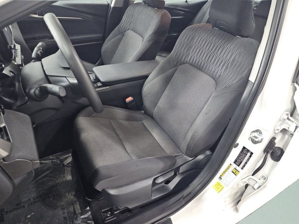 Used 2025 Toyota Camry LE FWD image 6