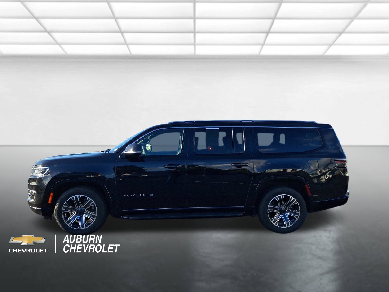 Used 2024 Jeep Wagoneer L Series II AWD/4WD image 6