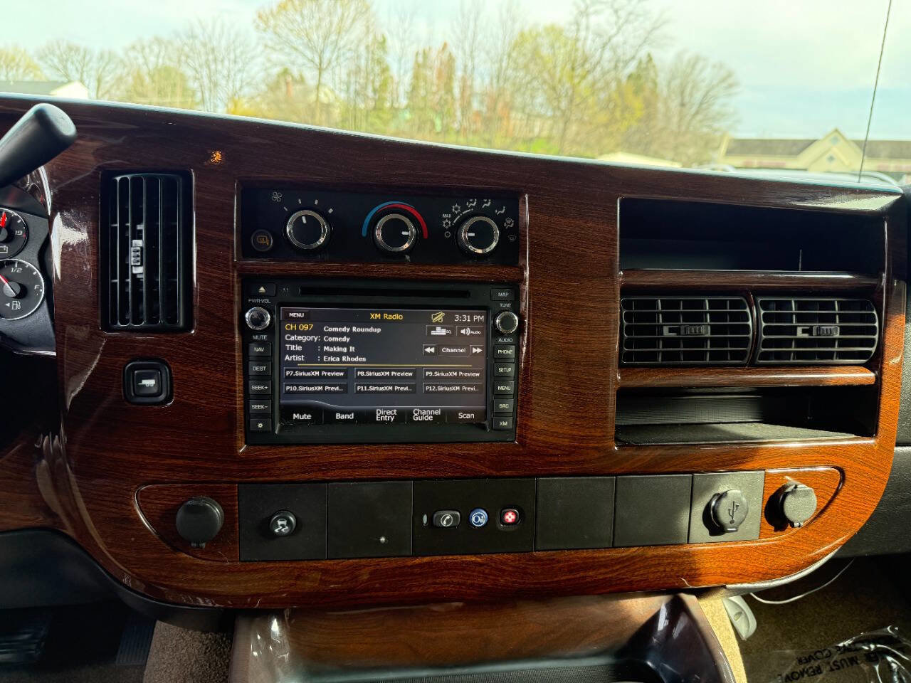 Used 2011 Chevrolet Express 1500 AWD image 19