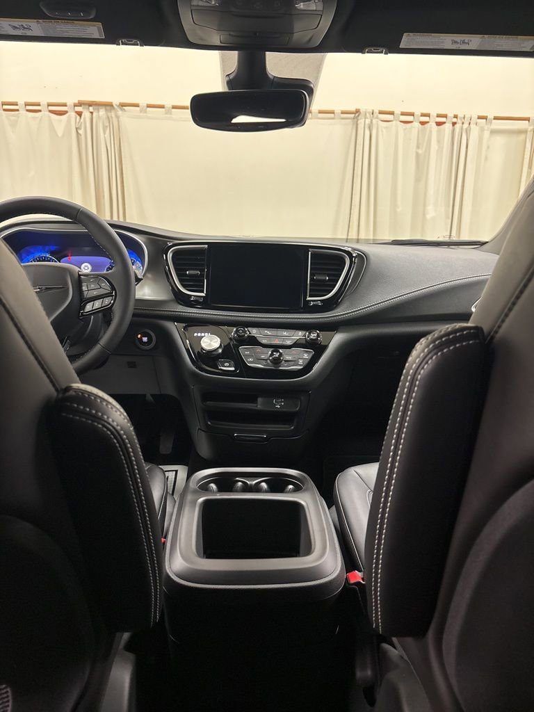 New 2026 Chrysler Pacifica Select w/ S Appearance Package image 19