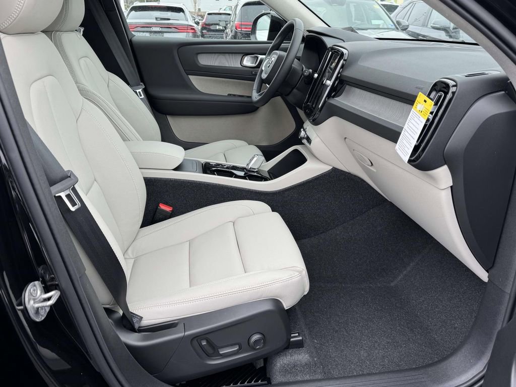 New 2026 Volvo XC40 B5 Ultra w/ Protection Package Premier image 13