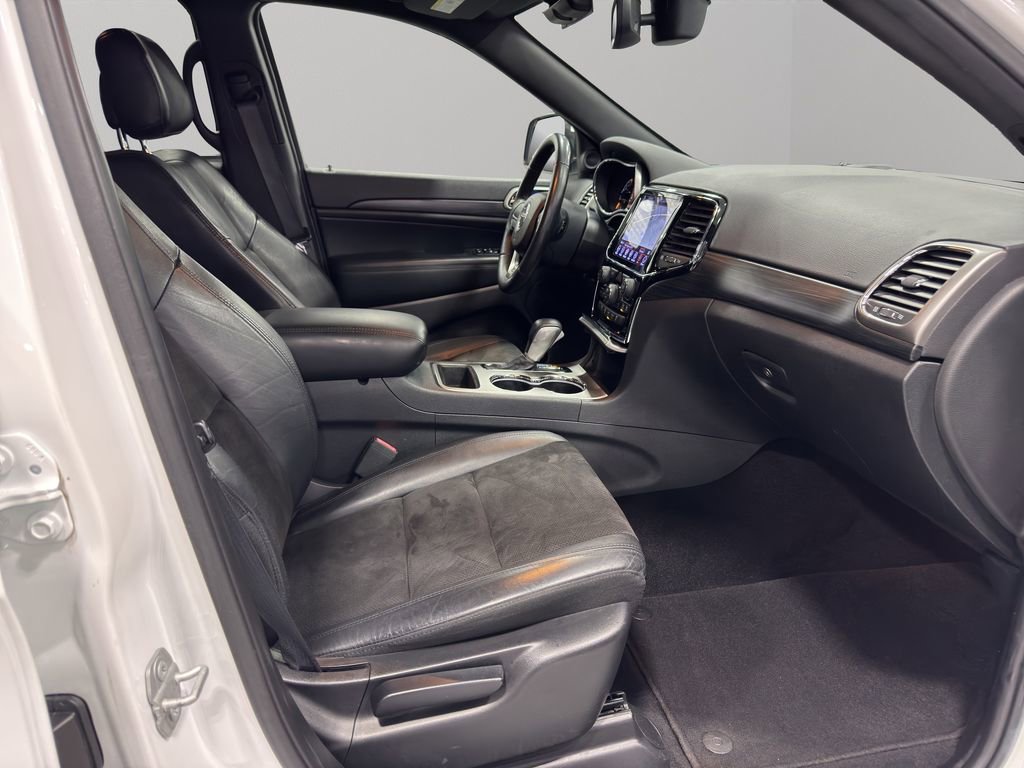 Used 2019 Jeep Grand Cherokee Laredo w/ Laredo X Package image 16